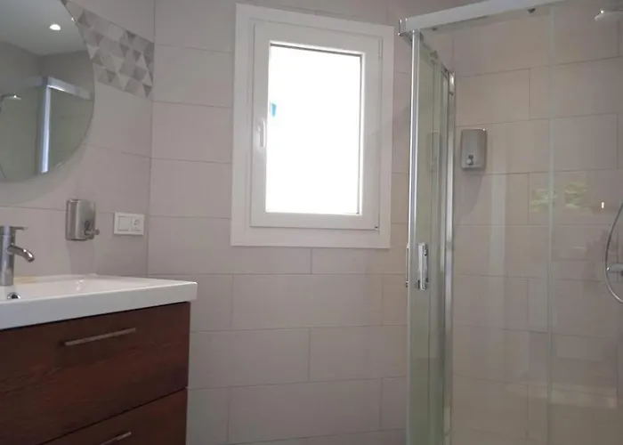 Mercedes 2 Bedroom, Sea Views Apartment